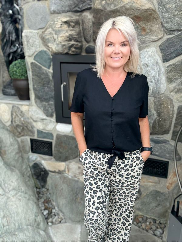Lava Blouse fra Freequent – Black
