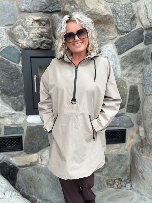 Mow poncho silver mink