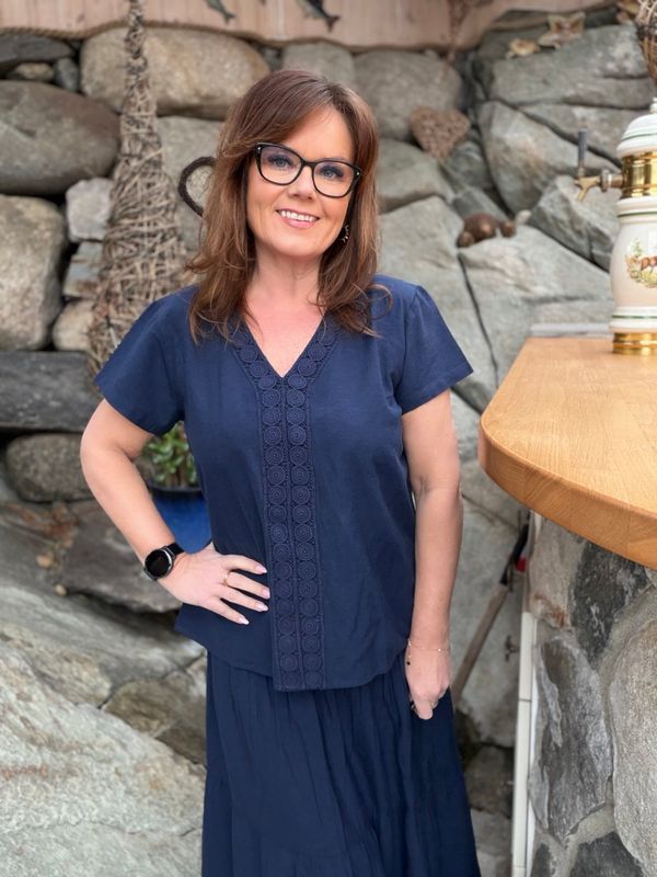 My emb bluse navy