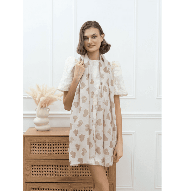 Skjerf med hjerter beige