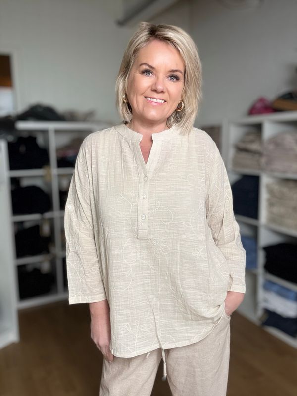Maggi emb shirt
