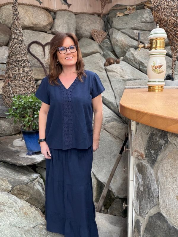 My emb bluse navy