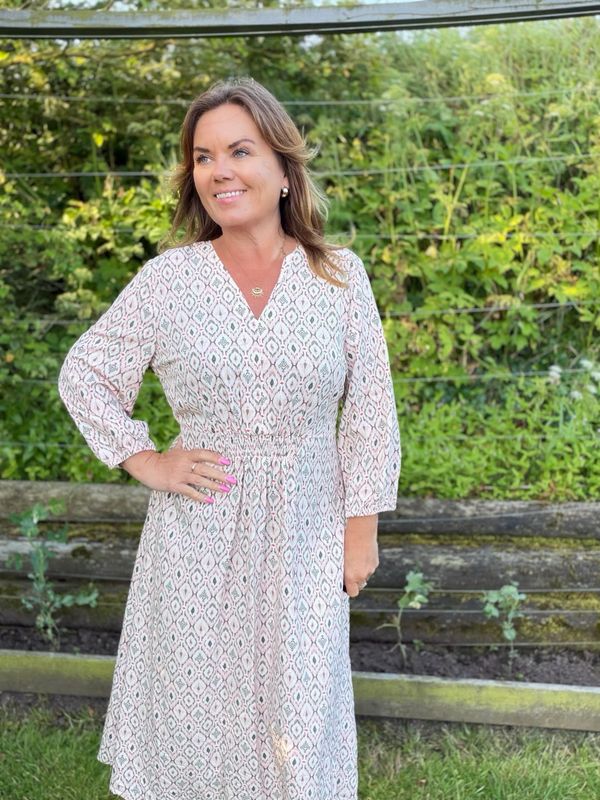 Adney dress Tofu w. Coral cloud 